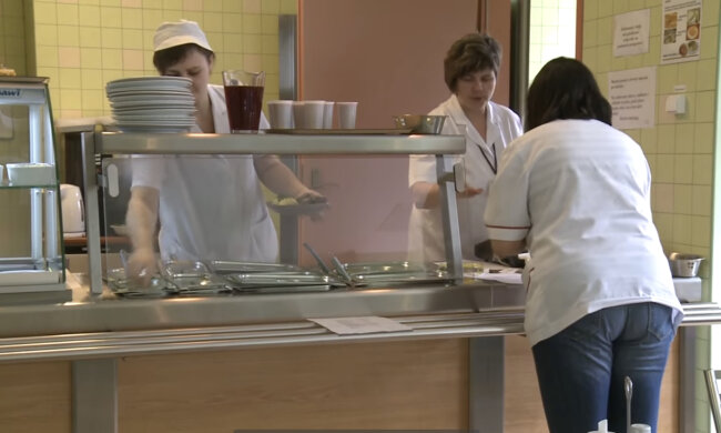 Jedzenie w szpitalach. Źródło: youtube.com