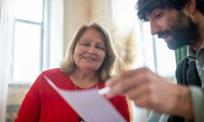 Z życia wzięte. "Mam 60 lat, a młodszy ode mnie mężczyzna chce ze mną ułożyć życie": Córki mówią, że mnie oszukuje