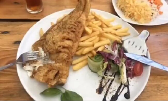 Posiłek nad morzem - paragon/YouTube @ Healthy Life