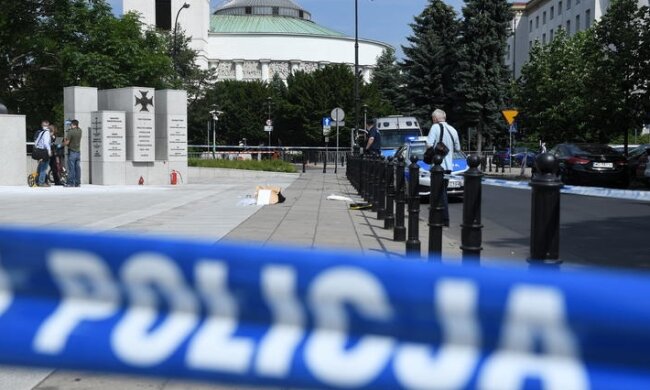 Mężczyzna podpalił się pod Sejmem. Źródło: pap.pl