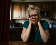 Z życia wzięte. "Moje wnuki mają trafić do domu dziecka": Kocham je nad życie, ale moje ciało i portfel mówią "nie"