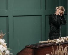 Z życia wzięte. Na pogrzebie męża obca kobieta położyła na grobie obrączkę. Wygrawerowana data zmieniła wszystko, co wiedziałam o swoim małżeństwie