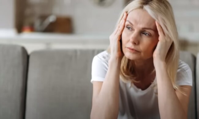 Kobieta/YouTube @Ploteczki