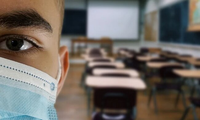 Szkoły przechodzą na edukację zdalną. Niepokojące informacje z kilku placówek edukacyjnych w kraju