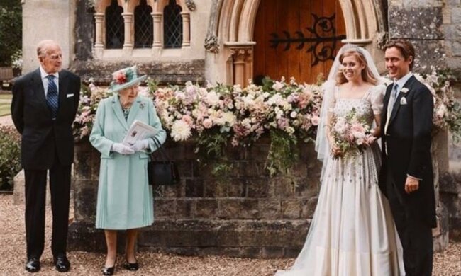 W sieci przypadkiem pojawiło się niepublikowane wcześniej zdjęcie ze ślubu księżniczki Beatrice. Wnuczka królowej Elżbiety chyba nie będzie zadowolona