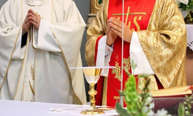 Czy po pasterce powinniśmy iść jeszcze do kościoła? Obowiązki katolików w Boże Narodzenie 2019