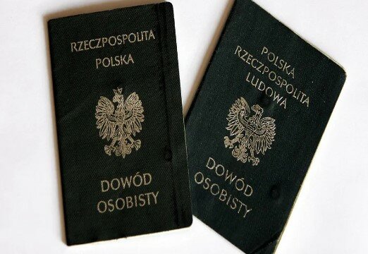 Stary dowód osobisty. Do czego  może być potrzebny? Może być na wagę złota