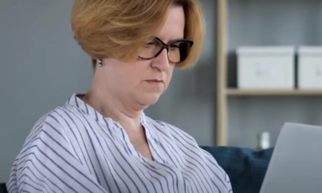 Kobieta/YouTube @Ploteczki