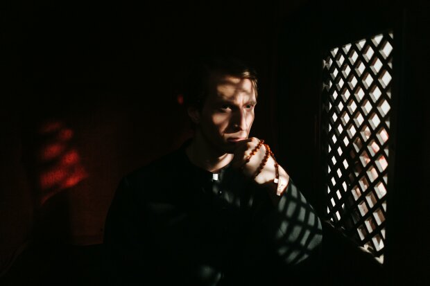 Kolęda po 21:00 wywołała emocje. Ta kartka na drzwiach mówi wszystko