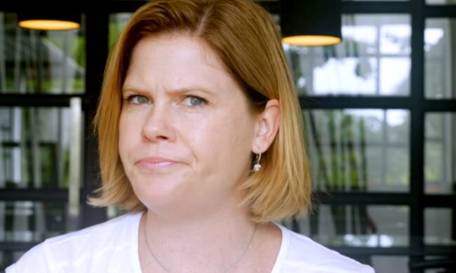 Kobieta/YouTube @Ploteczki