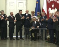 Podpisanie projektu ustawy/YoUTube @Prezydent.pl
