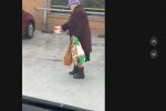 To wideo ma już 600 tys. odsłon. Wszystko przez zachowanie starszej pani