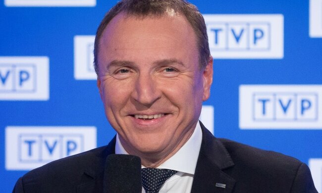 Prezes TVP Jacek Kurski podpisał umowę, na obowiązkową transmisję mszy świętych, ale to nie wszystko. Co jeszcze zawarto w umowie
