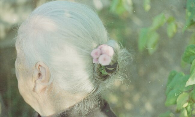 Z życia wzięte. Teściowa przywiozła do nas babcię i oznajmiła: "macie się nią zająć". Od tamtej pory nic nie jest takie samo