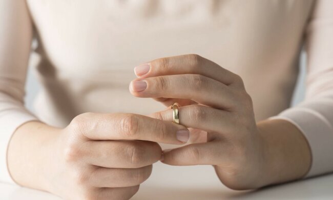 Mąż zostawił żonę, screen YT