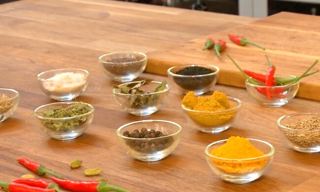 Przyprawy. Źródło: Youtube Dieta & Przepisy