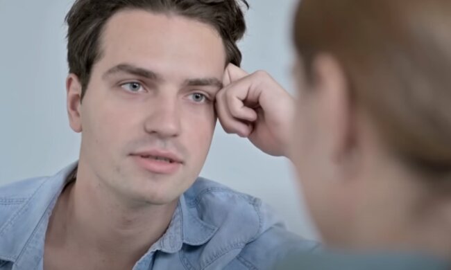 Mężczyzna/YouTube @Ploteczki