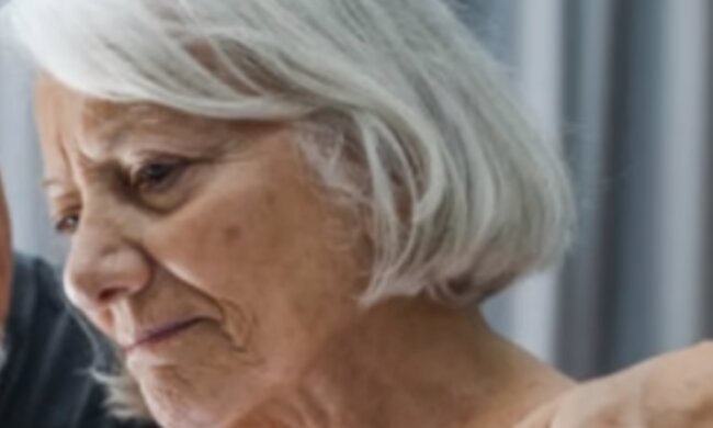 Kobieta/YouTube @Ploteczki