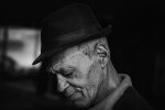 Z życia wzięte. "Wszyscy śmiali się z biednego starca": Pracował całe życie, a skończył bez domu