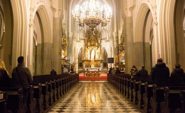 Do niektórych kościołów będzie mogło jednocześnie wejść ponad 100 osób, źródło: Głos Wielkopolski