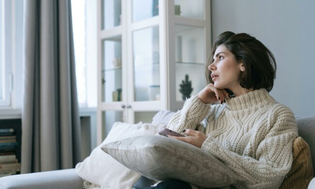 Z życia wzięte. "Moja mama wciąż daje pieniądze mojemu byłemu mężowi": To prawda, że wychowuje naszą córkę, ale wciąż nie potrafię tego zrozumieć