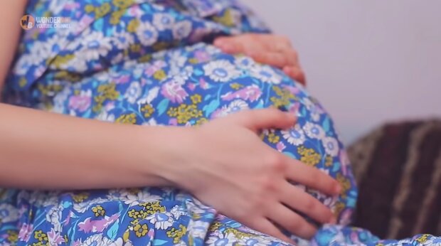 Kobieta w ciąży. Źródło: Youtube Wonderbot