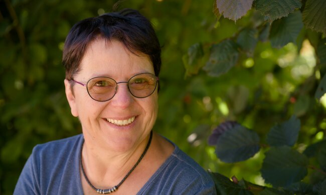 Z życia wzięte. "Przez 10 lat pracowałam za granicą i wysyłałam synowi pieniądze": Dziś żałuję każdego przelewu