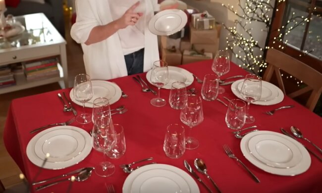 Świąteczny stół/YouTube @UlaPedantula