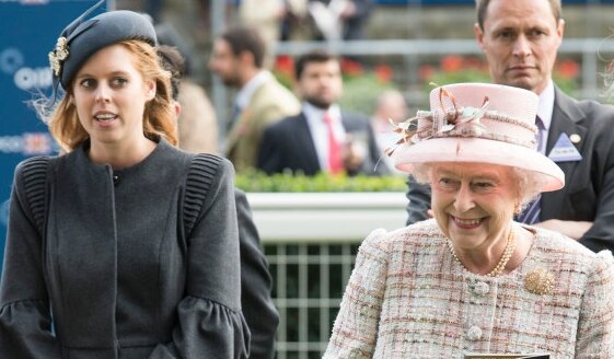 Królowa Elżbieta II i księżniczka Beatrycze. Źródło: majesticmusings.com