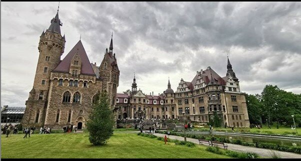 Zamek w Mosznej fot. Instagram