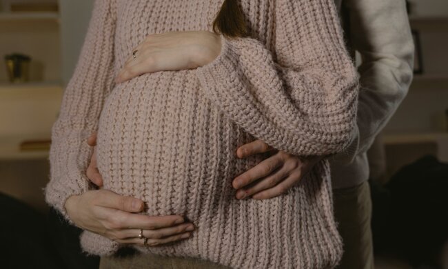 Z życia wzięte. "Wyrzucił ciężarną żonę z domu i oskarżył ją o zdradę": Prawdę odkrył dopiero po pięciu latach