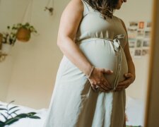 Z życia wzięte. "Moja 52-letnia teściowa jest w ciąży i nie wie, kto jest ojcem": Nie widzi w tym problemu