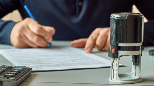 Szykuje się spora zmiana przepisów dotyczących umowy-zlecenie! Jak wpłynie to na wynagrodzenia