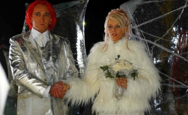 Dziś kolejna rocznica ślubu pierwszej polskiej power couple. Do lodowej kaplicy jechali saniami, które ciągnęły renifery [WIDEO]