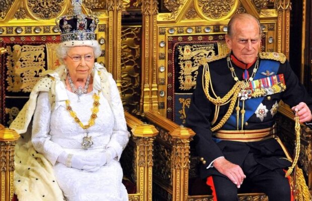 Królowa Elżbieta II ma własnego kandydata na następcę tronu. Dobrze wie jak można ominąć przepisy