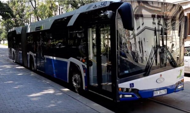 Kraków: kolejne ulepszenia w MPK za prawie 3 mln. Dostarczono kolejne trzy autobusy, które spełniają najwyższa europejską normę