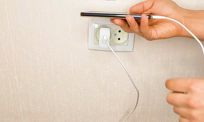 telefon, screen Youtube @LifeHacks_for_Life