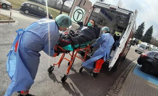 96-latka wygrała z koronawirusem. Źródło: se.pl