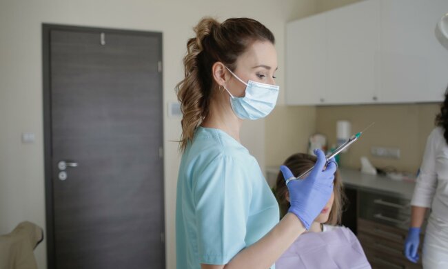 Pielęgniarka znalazła za wycieraczką samochodu liścik, źródło: Radio ESKA