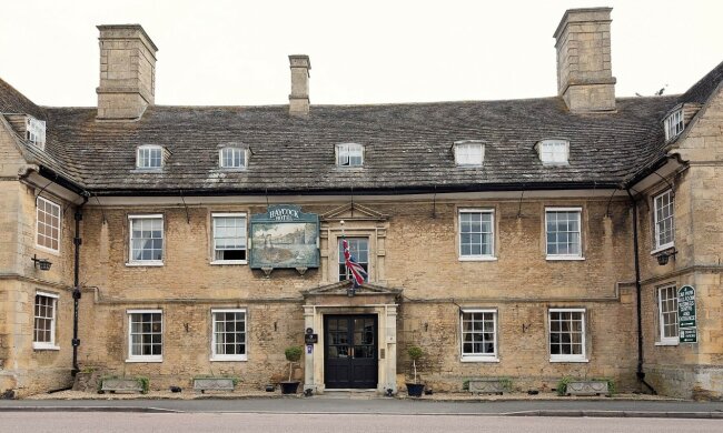 Niezwykła historia nawiedzonego hotelu. "Goście hotelu  zgłaszali, że czuli, że ktoś jest z nimi w pokoju"