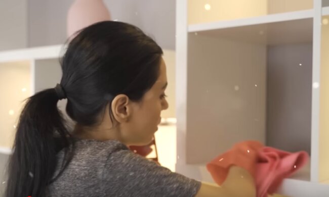 Kobieta, sprzątanie/YouTube @Czas na historię