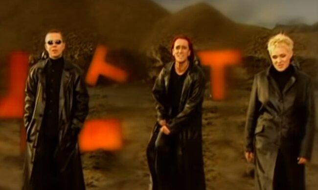 Zespół Ich Troje w teledysku do "Powiedz"