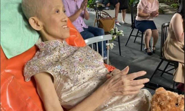 Chora kobieta na ślubie syna/screen Facebook