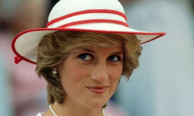 Ostatnie chwile Diany zanim wsiadła do samochodu uwieczniono na zdjęciach. Czy była w tym czasie szczęśliwa