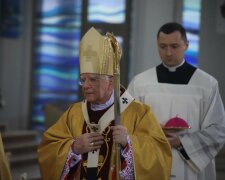 Arcybiskup z Krakowa miał kontakt z zakażonym. Coraz więcej zachorowań wśród duchownych