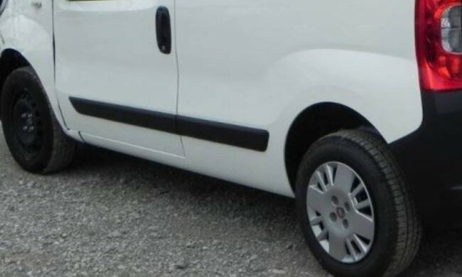 Niepokojące informacje krążą w pewnym polskim województwie. Czy biały samochód krąży po okolicy w pobliżu dzieci, niczym "czarna wołga"