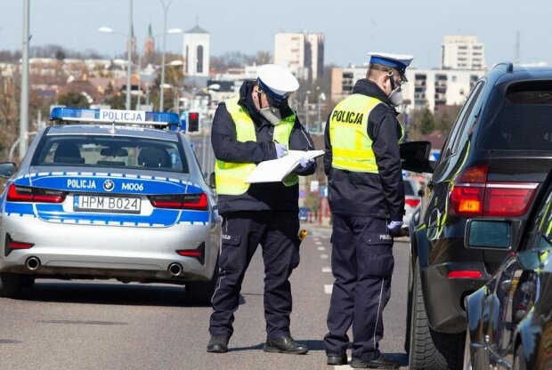 Kierowca zatrzymany przez policję. Źródło: wroclaw.wyborcza.pl