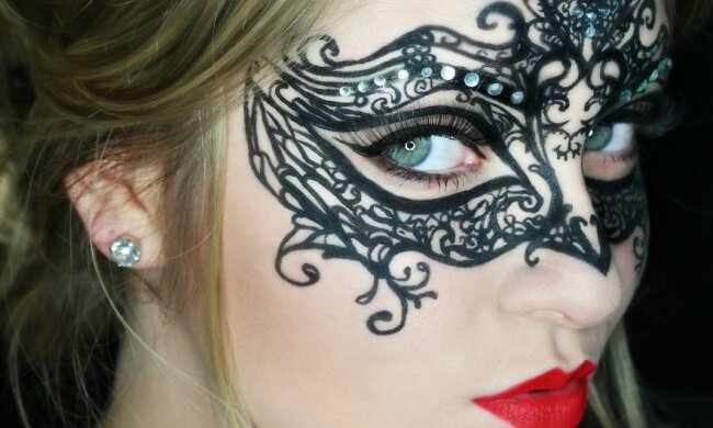 Ludzie, których znamy ze szklanego ekranu, a jednak nie wiemy jak się nazywają. Kto ukrywa swoje prawdziwe nazwisko lub imię