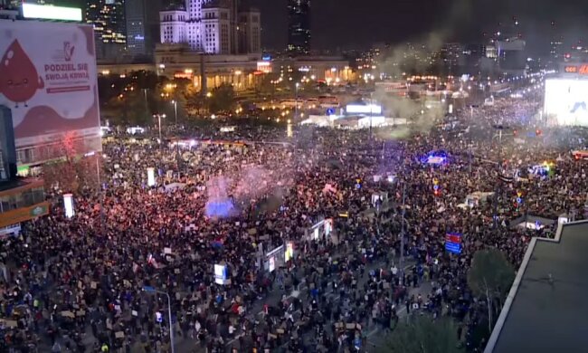 Strajk Kobiet w Warszawie/screen Youtube @Wirtualna Polska