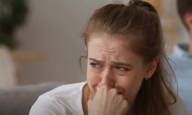 Kobieta/YouTube @Ploteczki